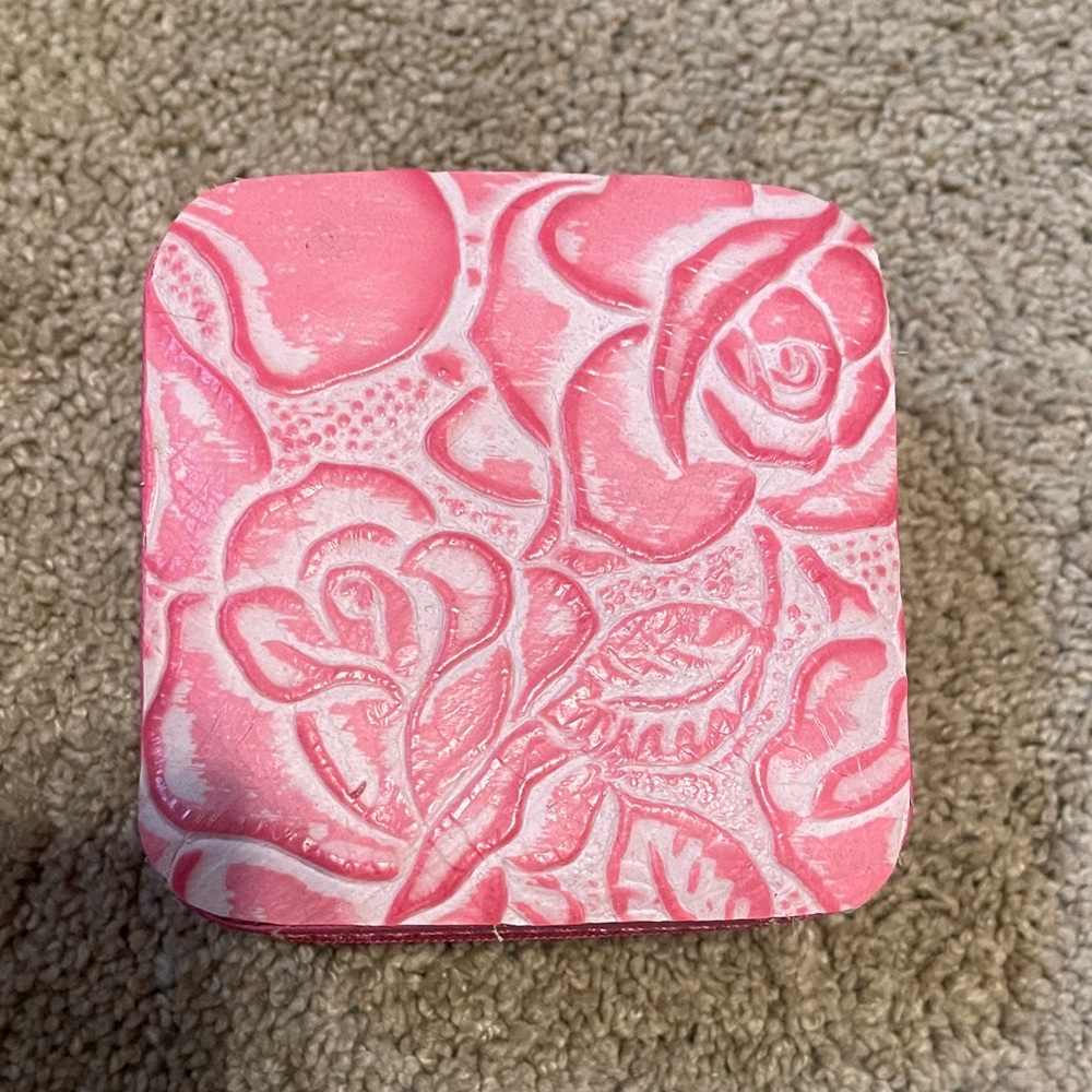 Bubblegum roses , Pink Floral Embossed Jewelry Box